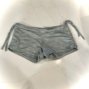 Onzie side string short mint and grey